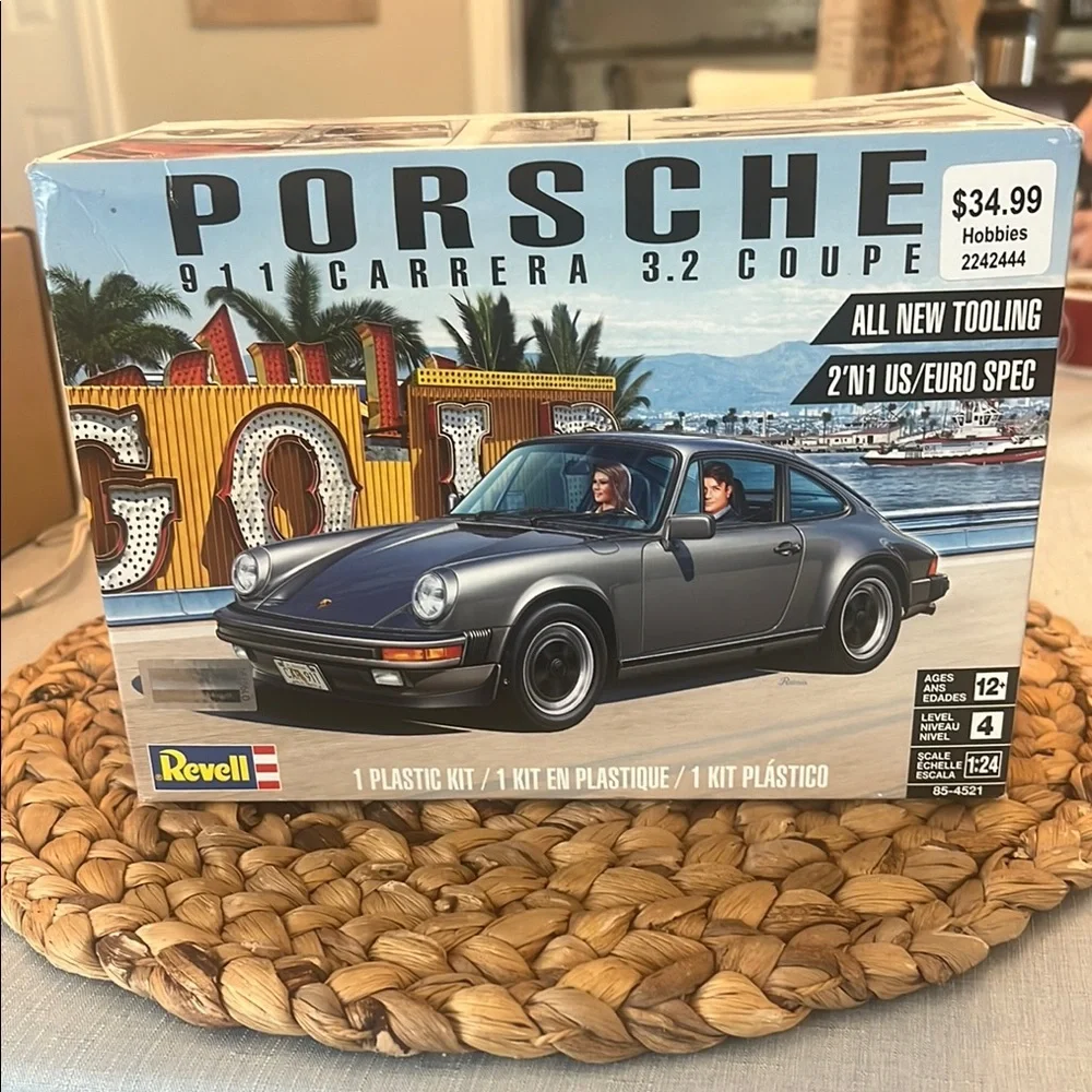 Porsche 911 Carrera 3.2 Coupe Model Kit - Gray